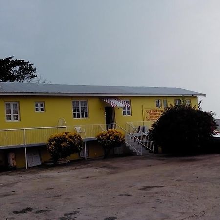 Port Of Call Hotel Black River Exterior photo